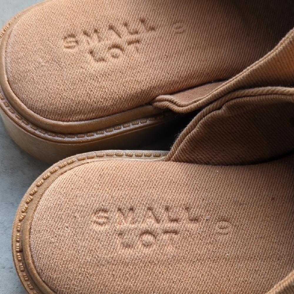 Small Lot Clogs - Picture 2 of 3